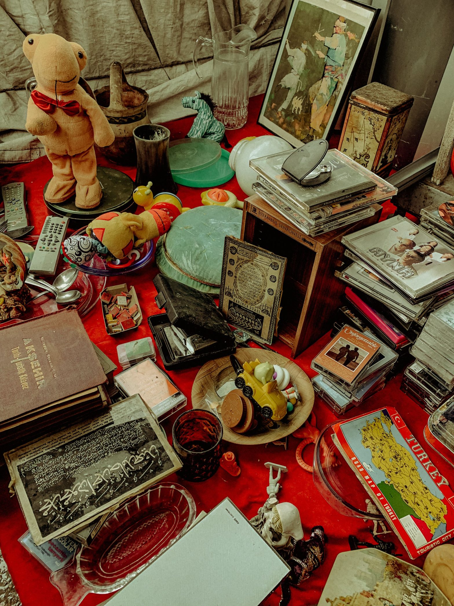 Flea market display of items and understanding importance of marketing for flea market vendors